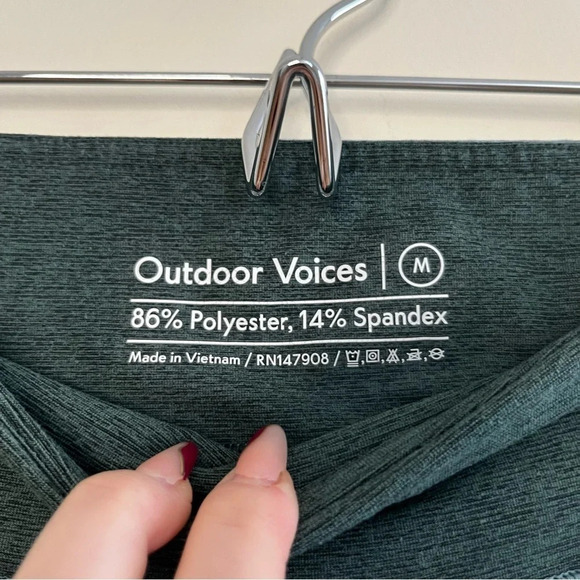 OUTDOOR VOICES Two Toned 3/4 Length Leggings - Picture 6 of 10
